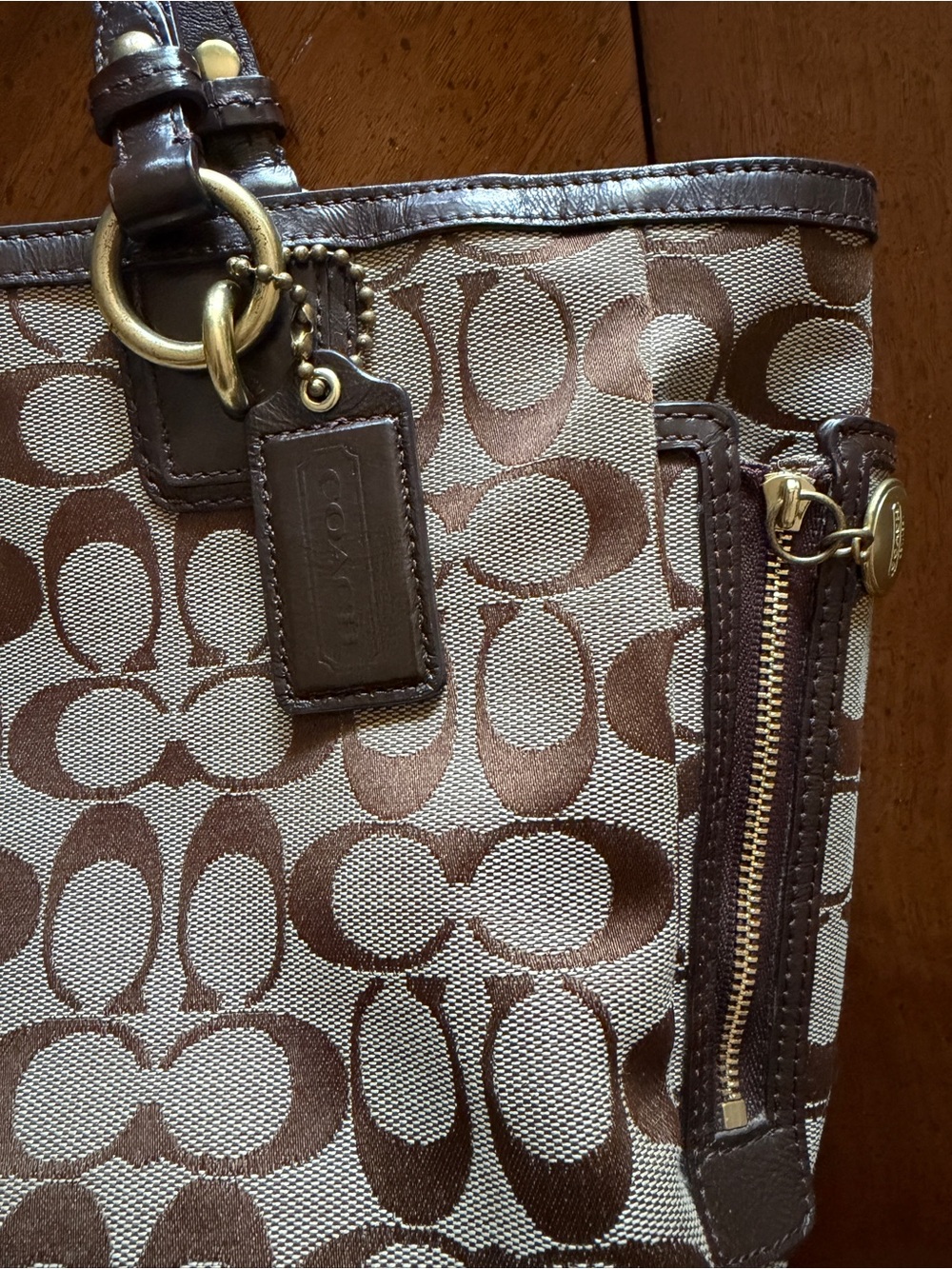 Coach Gallery Signature Zip Tote - Picture 3 of 12